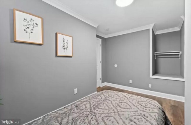 Building Photo - 3248 Leverton Ave