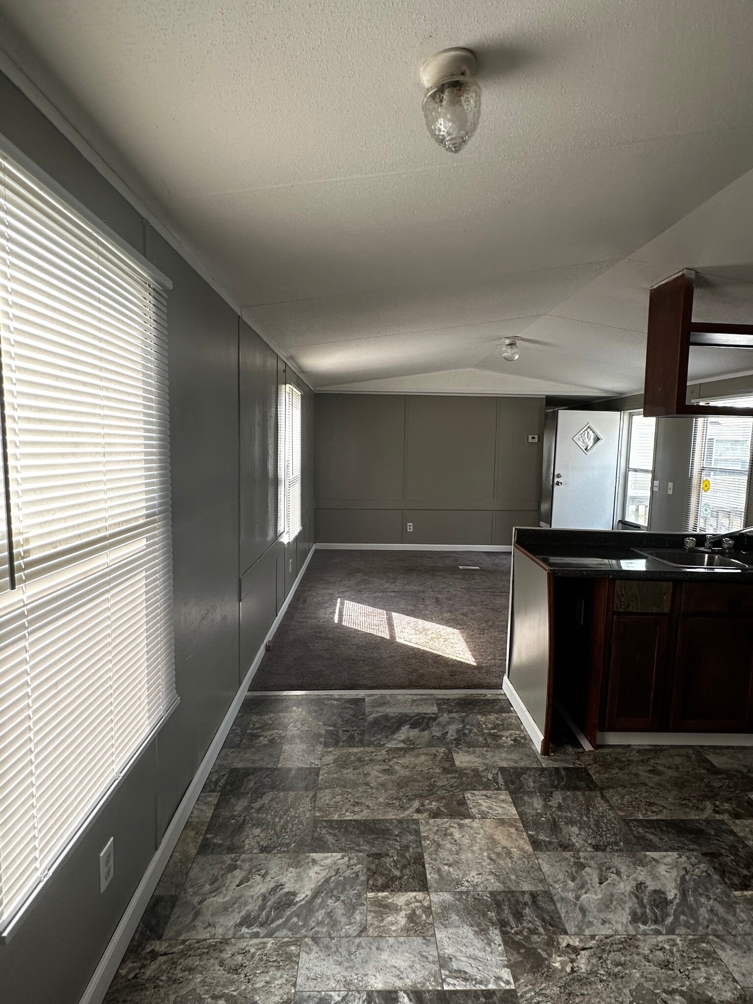 Building Photo - 32 Somerset Dr