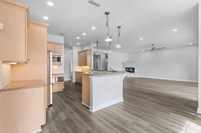 Building Photo - Executive Lakefront in Gainesville - Available NOW