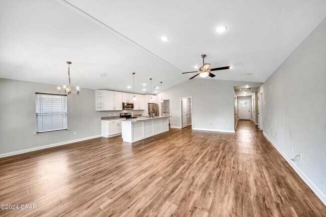 Building Photo - 205 Woodlawn Ct