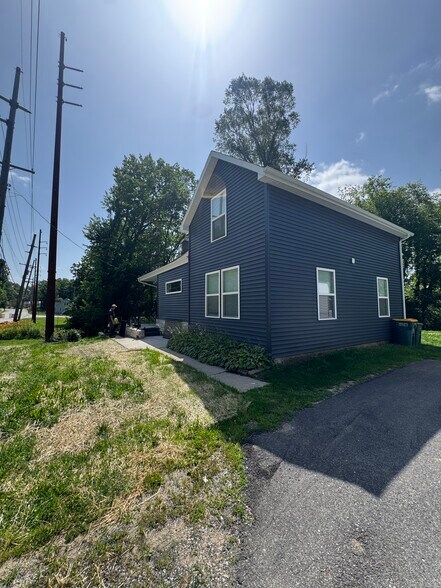 Building Photo - 557 West St