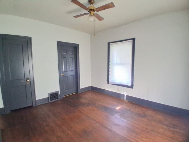 Building Photo - 9 State-S