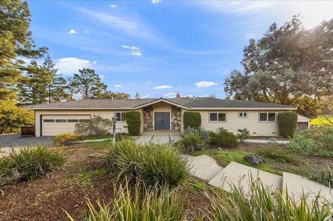 Building Photo - Beautiful remodeled 3 Bed 2 Bath home in L...