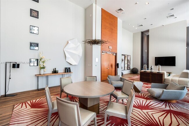 Building Photo - 1300 Brickell Bay Dr