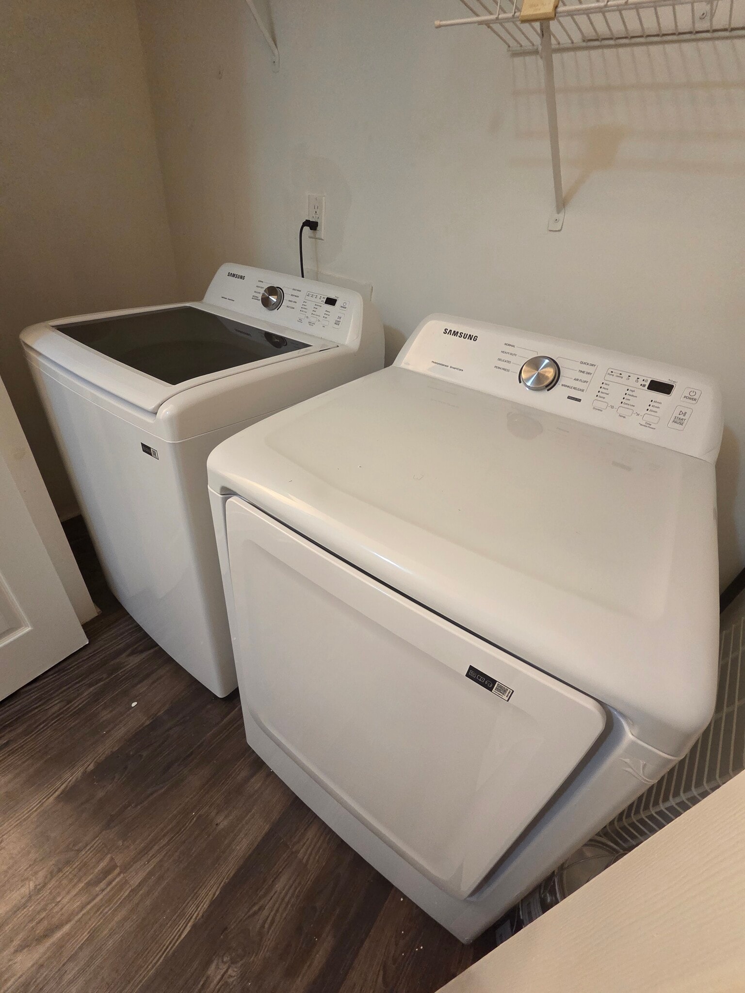 Building Photo - 6043 Green Forest Dr