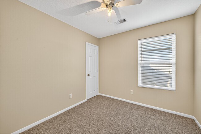 Building Photo - 3343 Apple Dale Dr