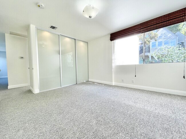Building Photo - 2100 Griffith Park Blvd