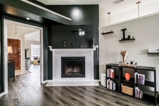 Building Photo - 4311 Duesenberg Ct