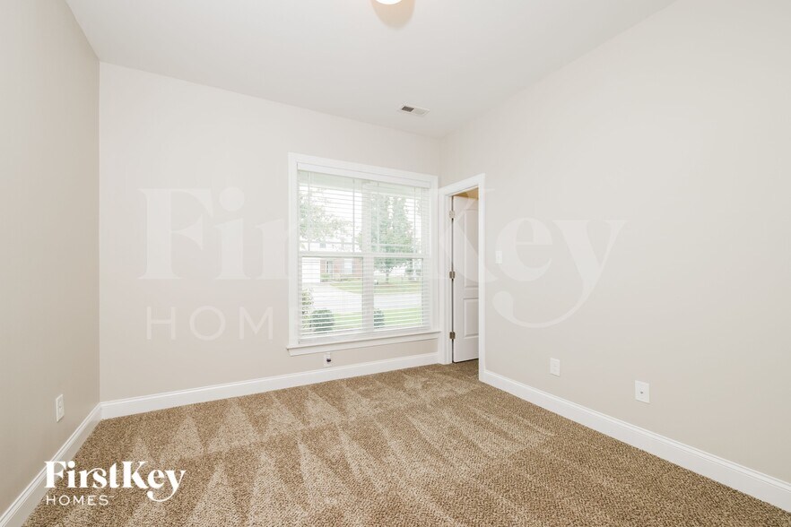 Building Photo - 117 Saintsbury Pl