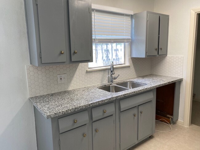 Building Photo - 3826 Botany Ln