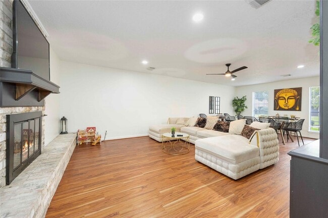 Building Photo - 5511 Green Timbers Dr