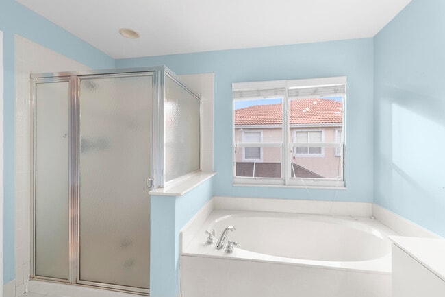 Building Photo - 4535 Thornwood Cir