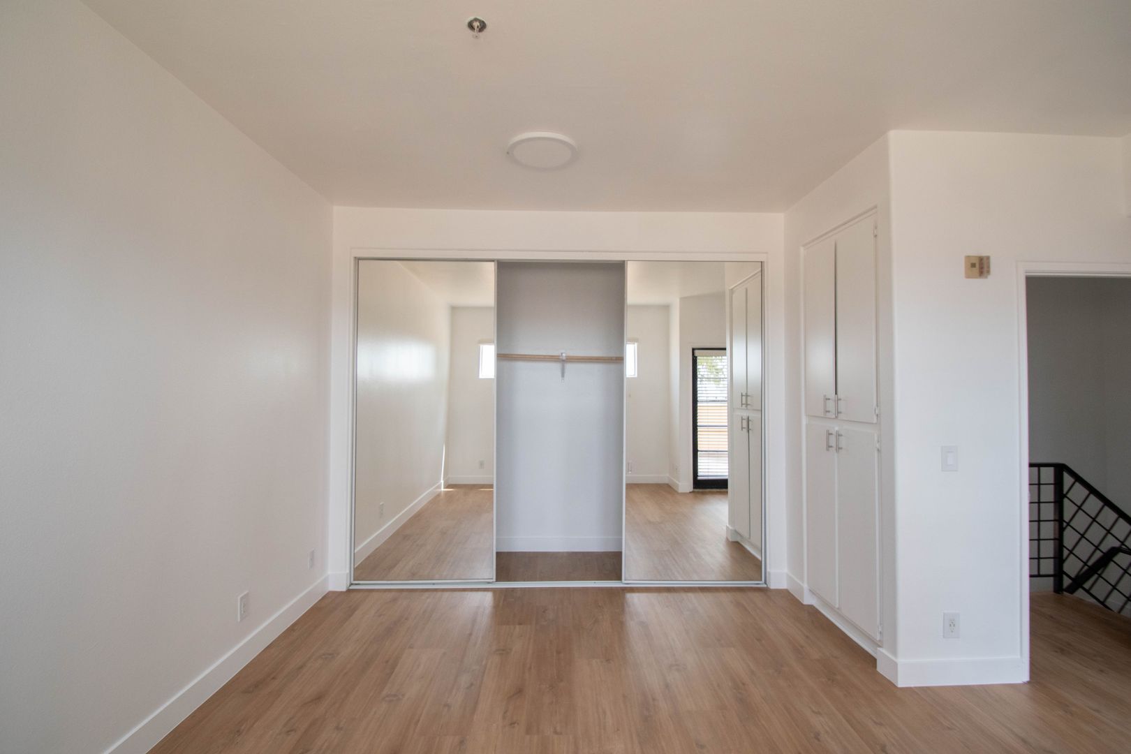 Building Photo - 425 N Alvarado St