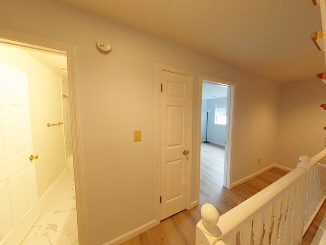 Building Photo - 3 Bedrooms, 2.5 Bathrooms Townhouse in Wil...