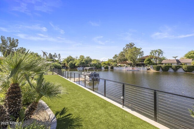 Building Photo - 7620 E Vía Del Placito