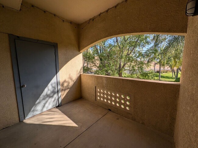Building Photo - 2 Bedroom 2 Bathroom Condo in the Heart of Canyon Crest, Riverside!