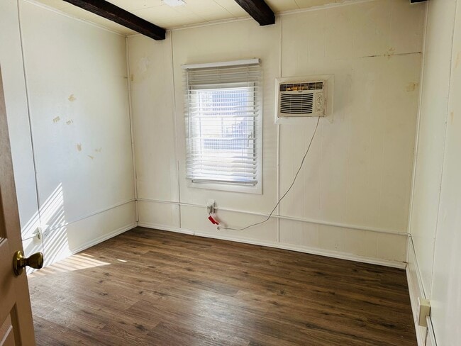 Building Photo - 5-Bed/2.5-Bath Rental by the Colorado River and Marina Proximity and Shopping Convenience!