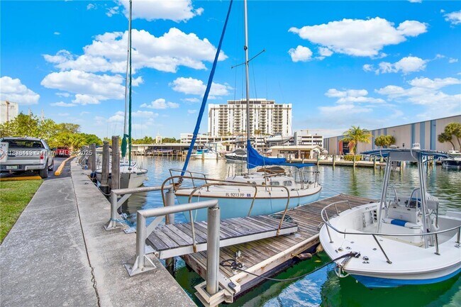 Building Photo - 13155 Ixora Ct