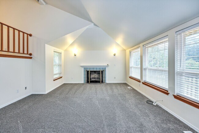 Building Photo - Nice Kingston Home