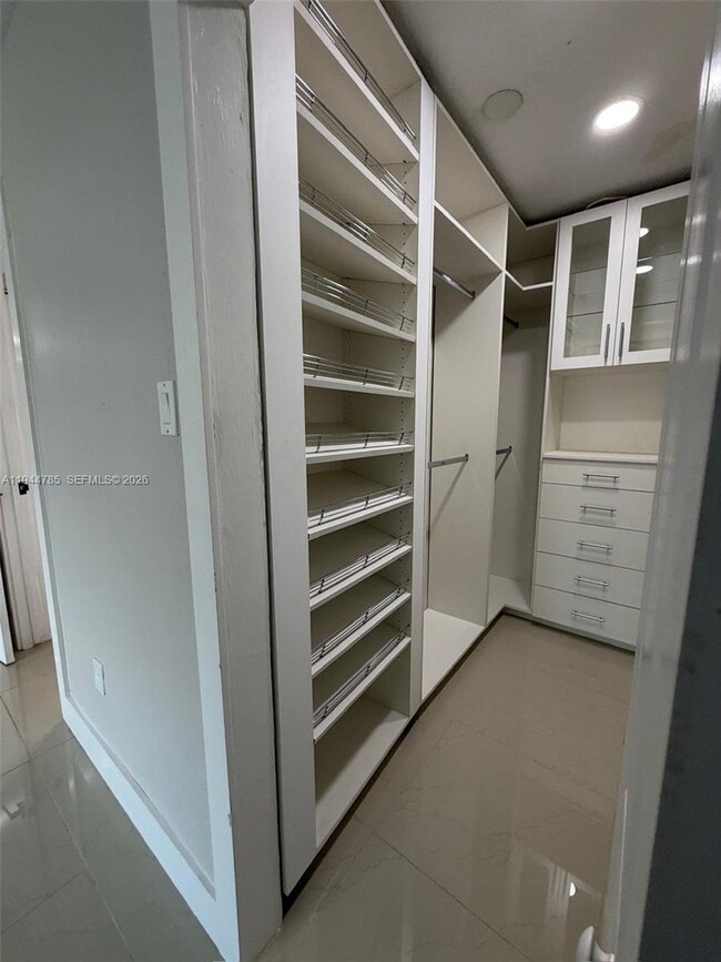 Building Photo - 9920 Jamaica Dr