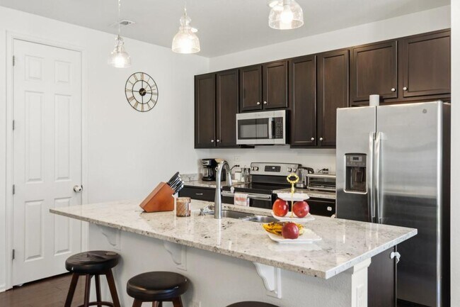 Building Photo - 5576 Bexley Dr