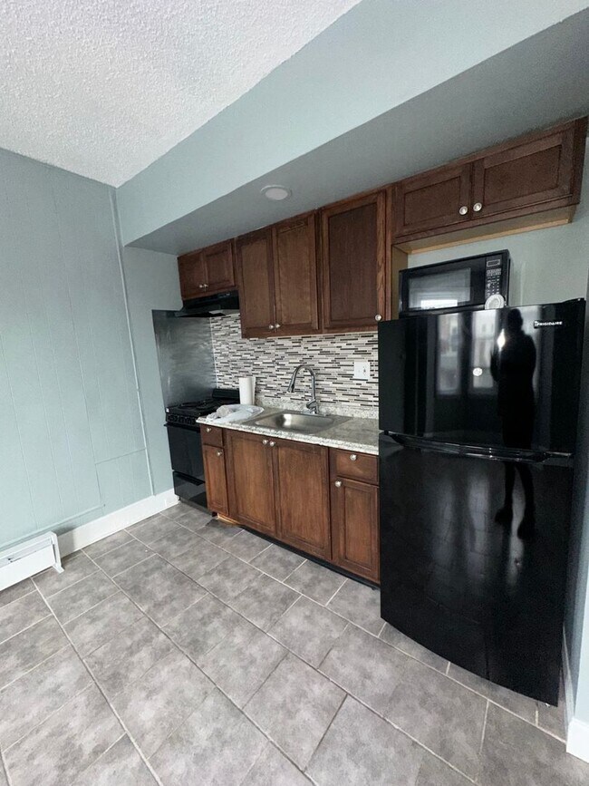 Building Photo - 1721 N Creighton St