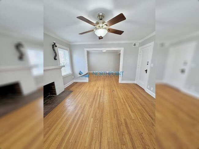 Building Photo - Amazing Top Floor 2bedroom w/Den Plaza Con...