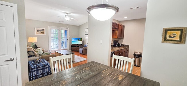 Building Photo - 2421 Beachview Dr