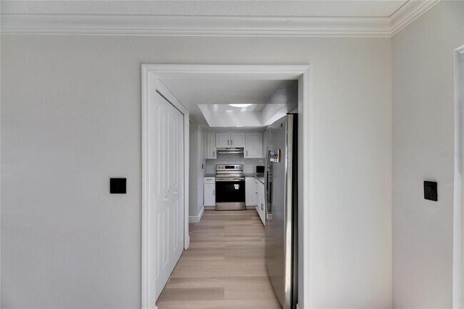 Building Photo - 564 Florida Cir S