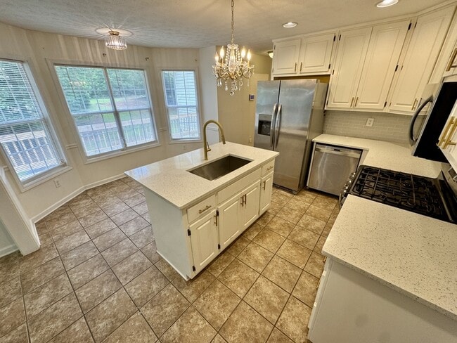 Building Photo - 362 River Point Dr