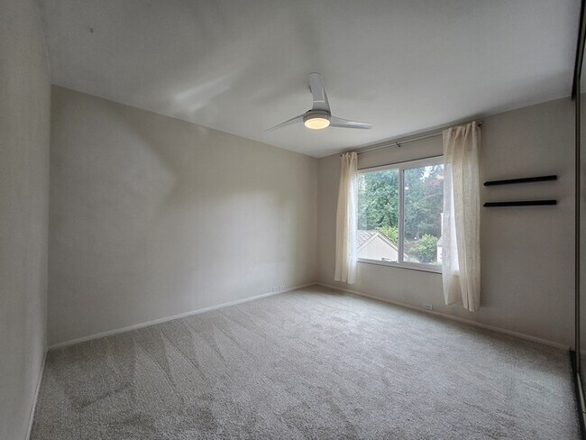 Building Photo - 1036 Vanderbilt Way