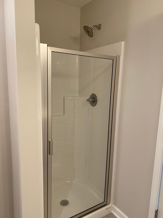 Building Photo - 3 BD 2.5 BA | 2 Car Garage | End Unit Townhome