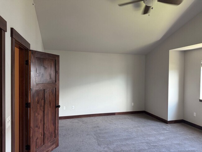 Building Photo - 1300 Westwood Cir