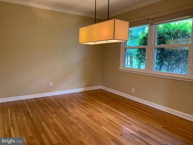 Building Photo - 1334 Mayflower Dr