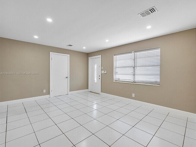 Building Photo - 1321 SW 33rd Terrace