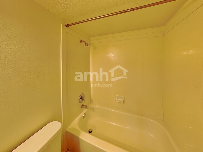 Building Photo - 651 Saddlebrook Dr