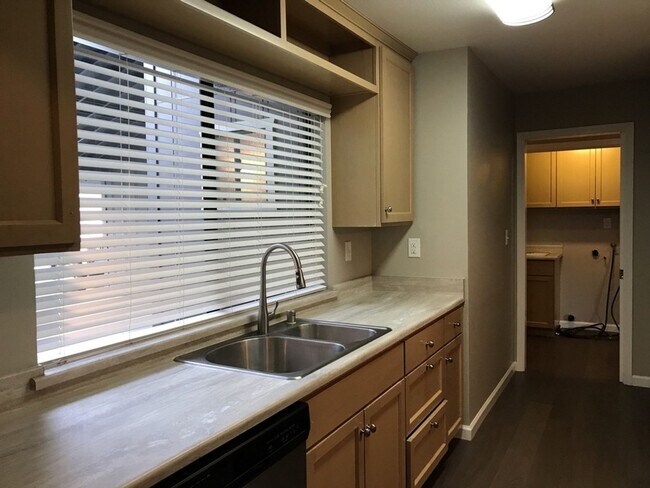Building Photo - 3 Bedroom 2 bath home in North Davis