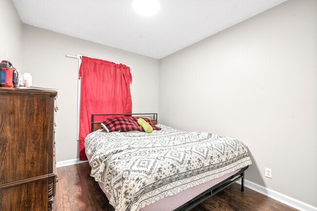 Building Photo - 135 E St