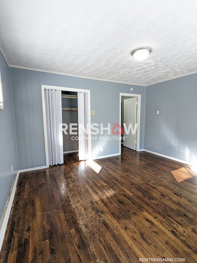 Building Photo - Accepting Section 8 Vouchers - 1891 Clover...