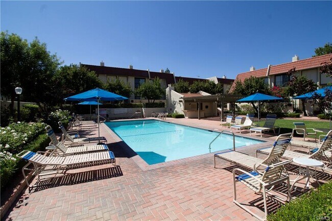 Building Photo - 6204 1/2 Shoup Avenue, Los Angeles, CA 91367 - 2 BR 3 BA townhouse