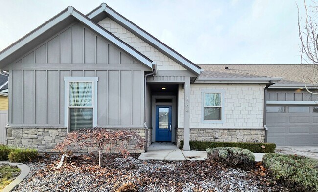 Building Photo - 1704/1706 Danny Boy Ln. Duplex