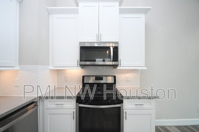 Building Photo - 5904 Gardendale Dr