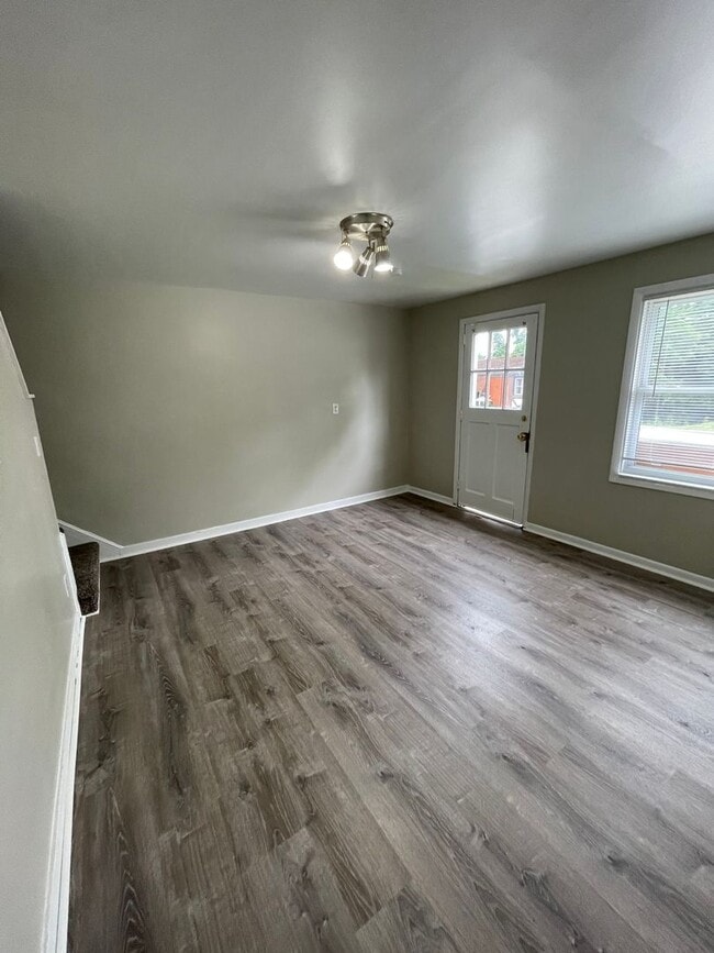 Building Photo - 422-426 Cedar Drive
