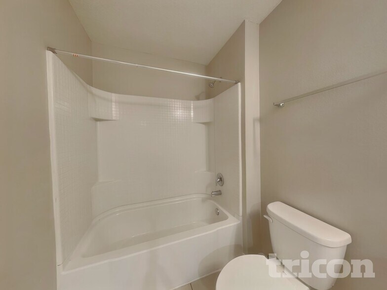 Building Photo - 2206 Rockmart Loop