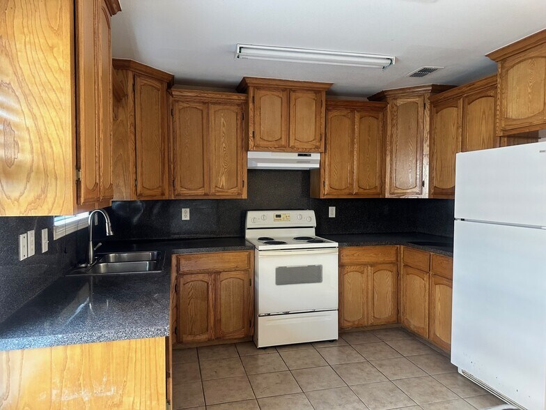 Building Photo - 4501 N 25th Ln