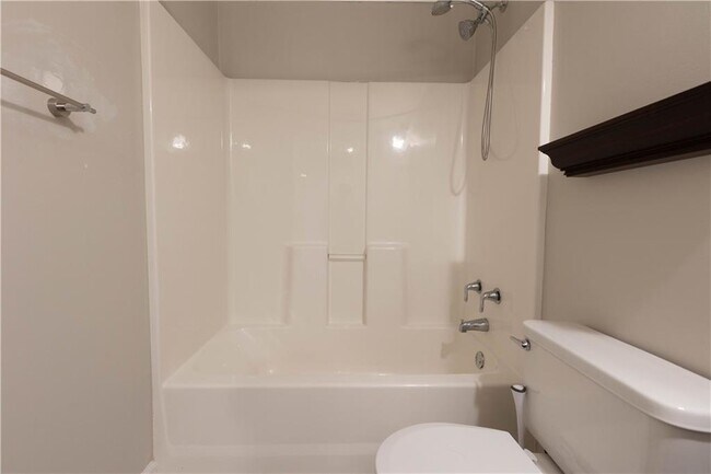 Building Photo - 5685 Ashewoode Downs Dr