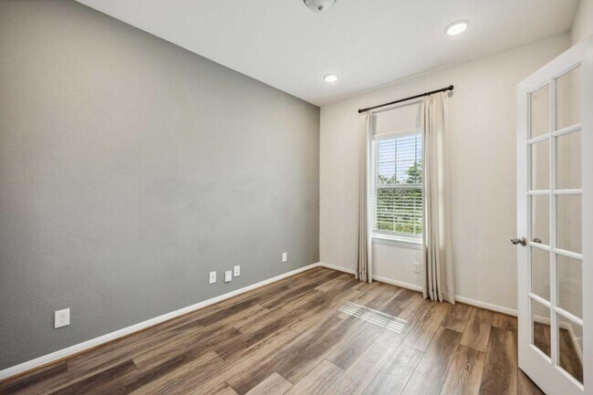 Building Photo - 15246 White Moss Dr