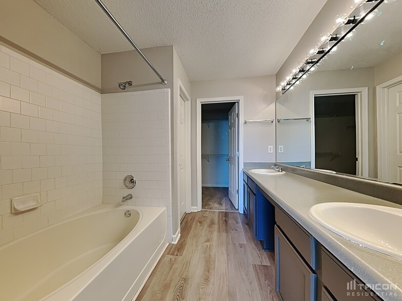 Building Photo - 1654 Heyford Cir NW