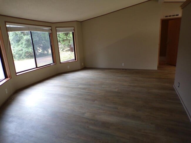 Building Photo - 4590 US-20