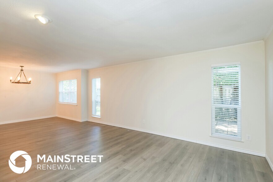 Building Photo - 15525 Earlport Cir